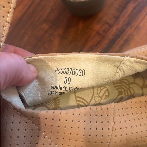 Like New~ Designer Fly London Women's Tan Wedge Sandals~ Size:39 (8.5/9) - Picture 5 of 5